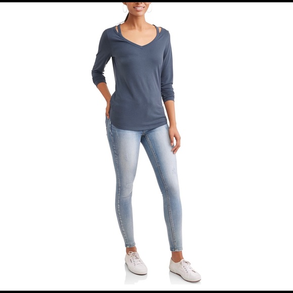 Time and Tru Tops - Time and Tru Long Sleeve Elevated T-Shirt